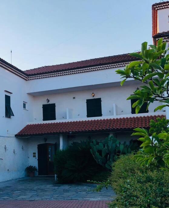Pietra Ligure - Essential With Swimming Pool Apartment Ngoại thất bức ảnh